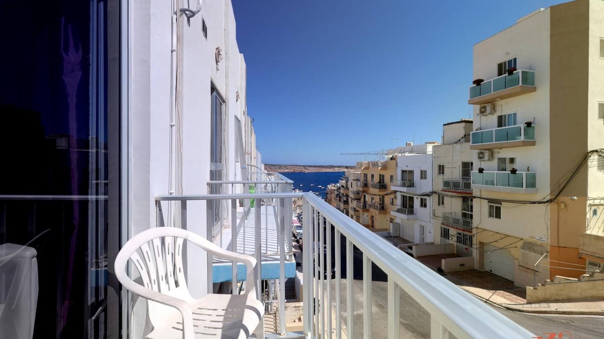 Għadira Apartment | Seaside 2 Bedroom Apt w Side Sea Views - New