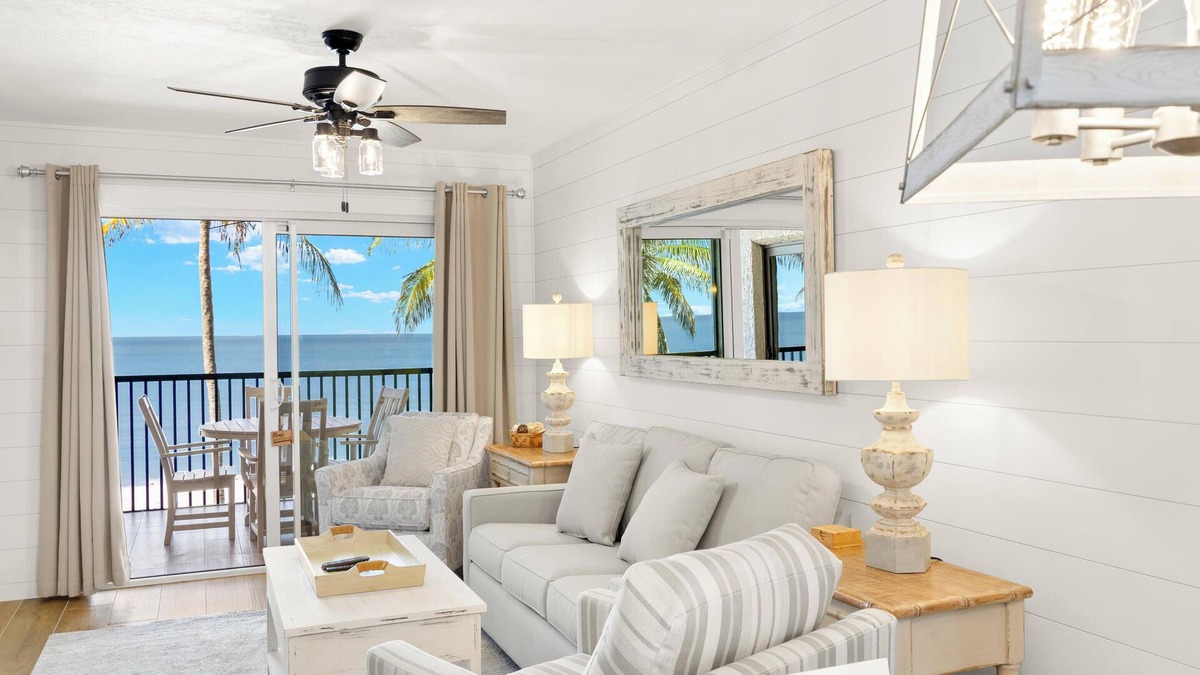 Mid Island Condo | Seaside 206 | Gulf-Front Condo w/Views & Beach Access