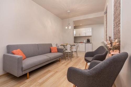 Lukecin Apartment | Seaside Apartment in the Woods with Balcony & 1 Bedroom by Noclegi Renters