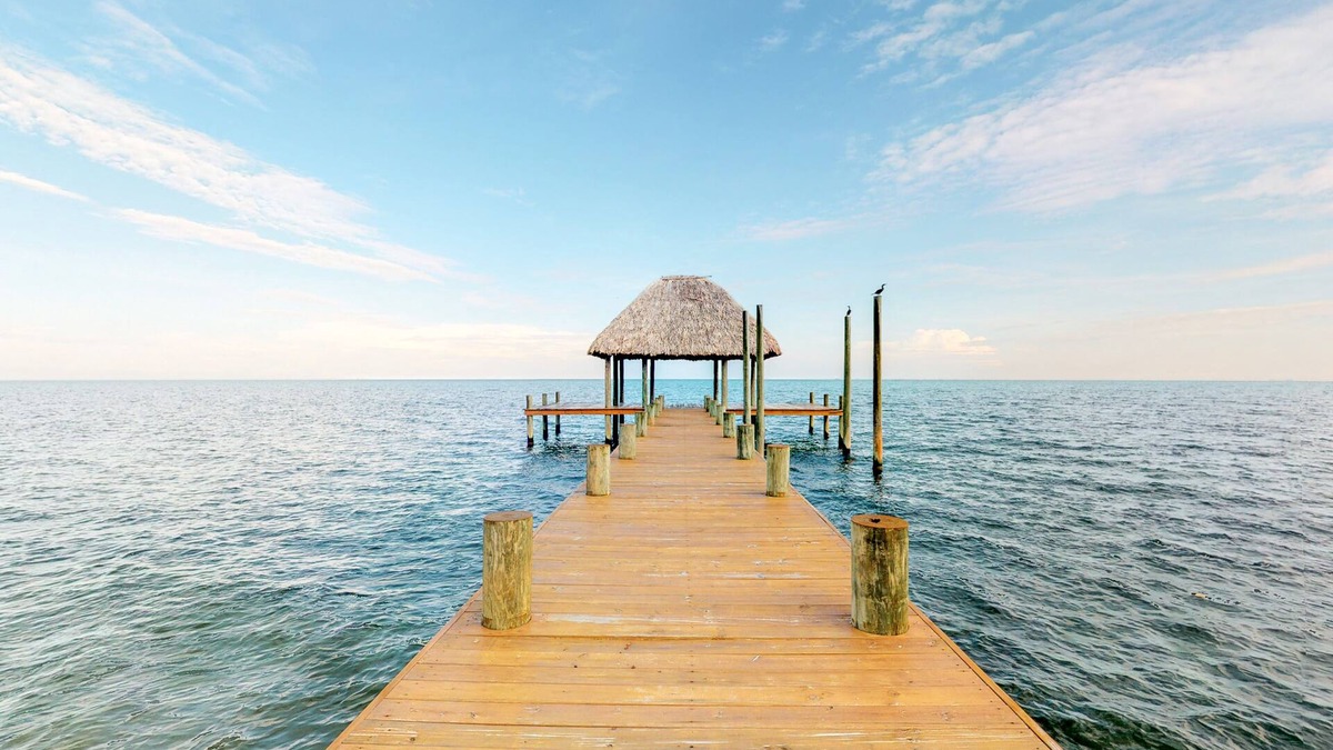 Surfside Condo | Seaside apartment w/beach access, ocean view, shared pool, WiFi & partial AC