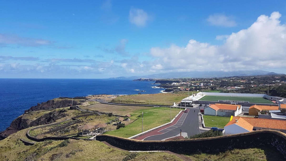 Capelas House | 🌊Seaside Azores Villa 🏡with natural pool, terrace & barbecue