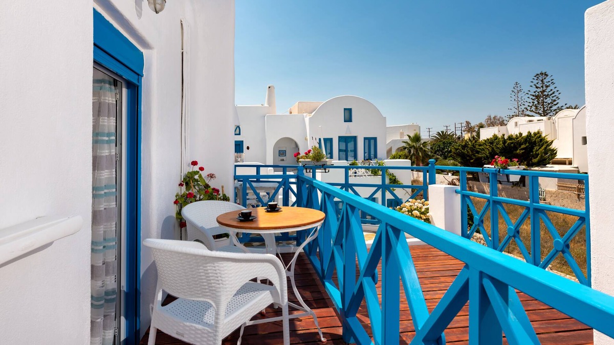 Kamari Hotel | Seaside Breeze
