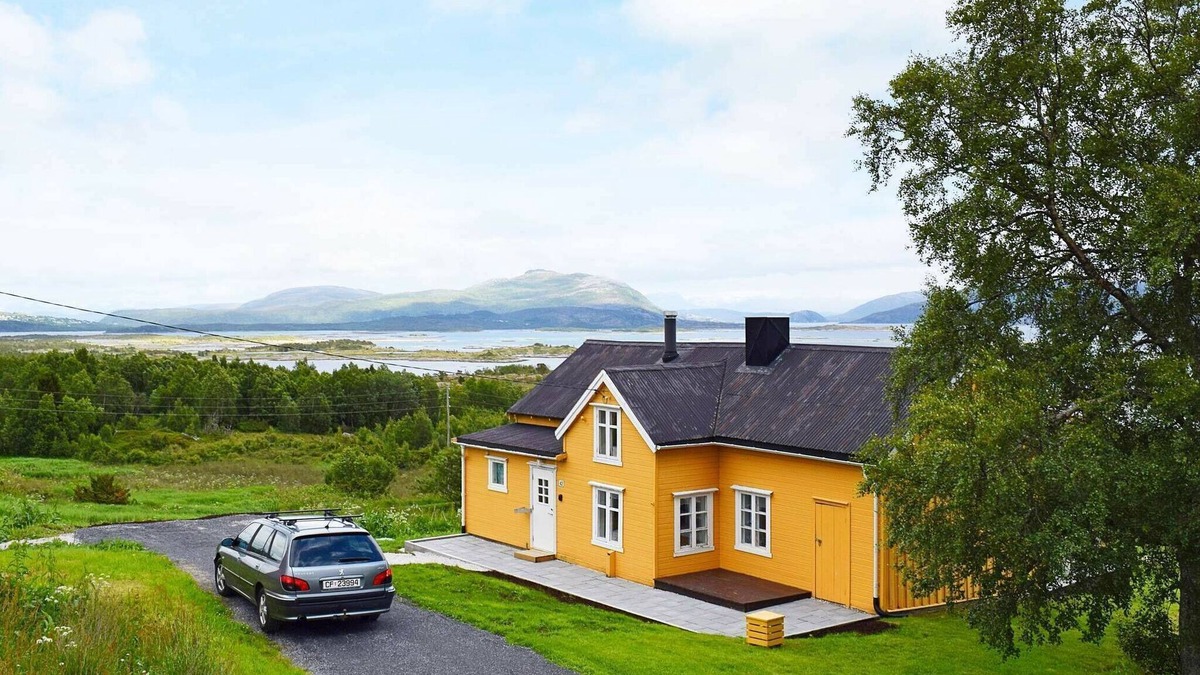 Hamaroy House | Seaside Charm in Hamaroy-By Traum
