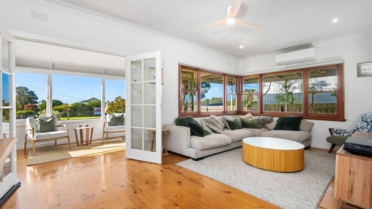 Portarlington House | Seaside Chic: stylish, private, conveniently located, minutes from beach/town