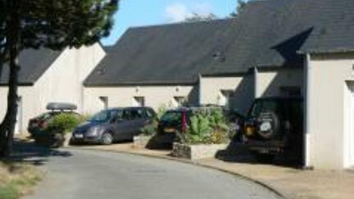 Omonville-la-Rogue Cottage | Seaside Cottage: Cozy 2BR, Terrace, BBQ, Near Beach, Pet-Friendly