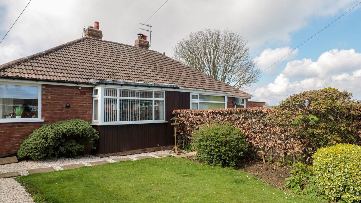 Scarborough Cottage | SEASIDE COTTAGE, pet friendly, country holiday cottage in Scarborough