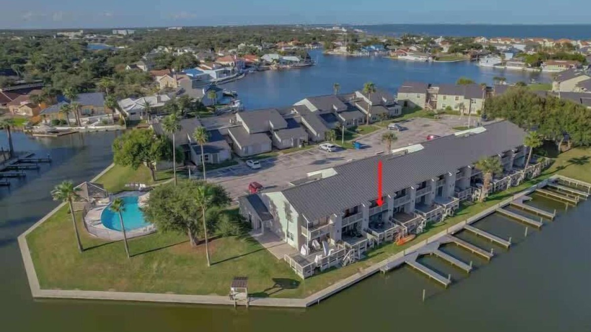 Harbor Oaks Condo | Seaside Cottage, water views, Fishing & Boat Pier!