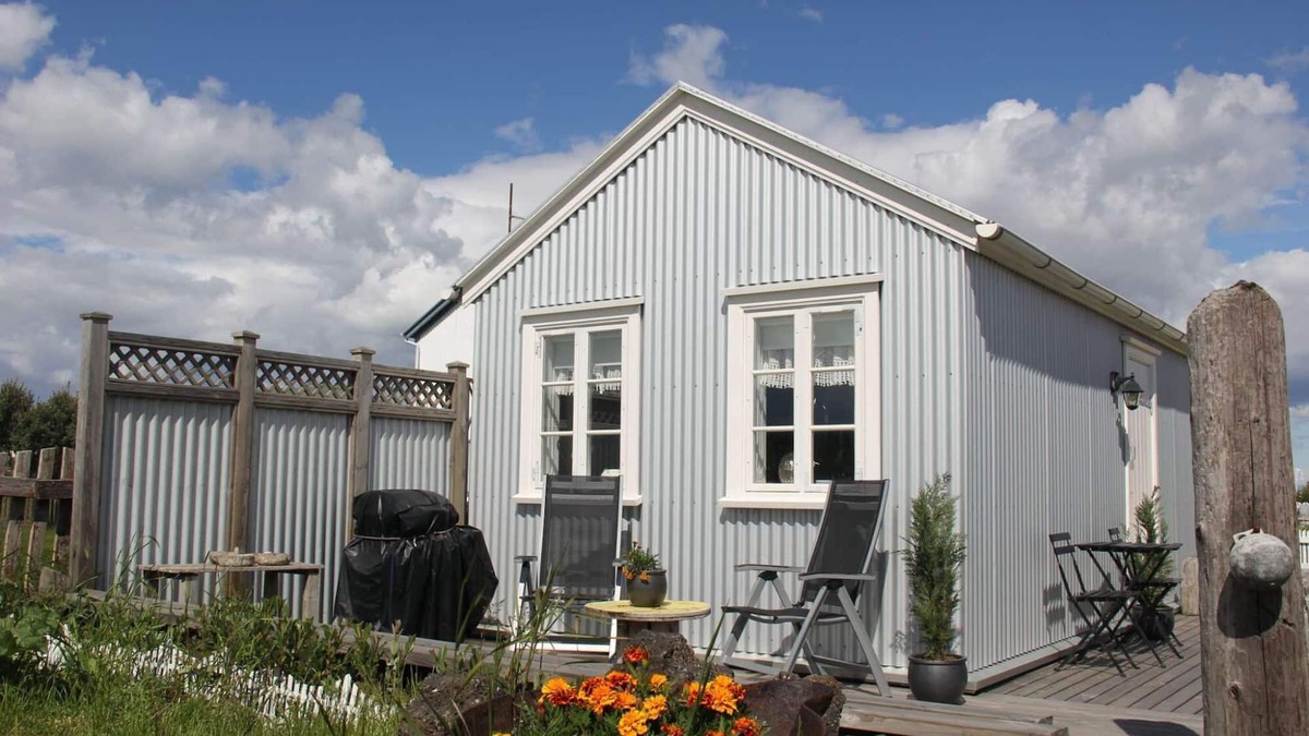 Eyrarbakki Cottage | Seaside cottages is a detached, 19th century stone-built cottage which stands by the Atlantic ocean