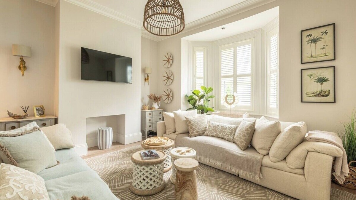 Bournemouth City Centre House | Seaside Elegance: Your Unforgettable Beach Retreat