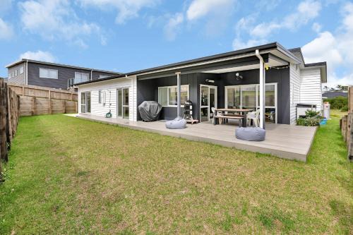 Ruakaka House | Seaside Escape - Ruakaka Holiday Home