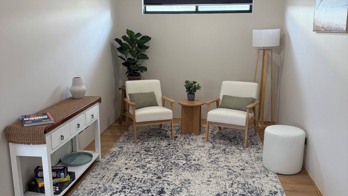 Singleton House | Seaside EscapenKick back and relax in this calm, stylish space.