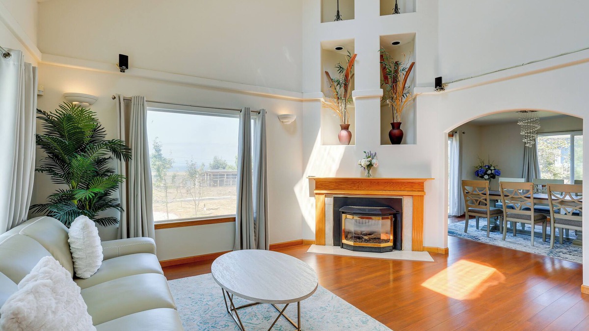 Eureka House | Seaside Eureka Vacation Rental w/Bay Views!