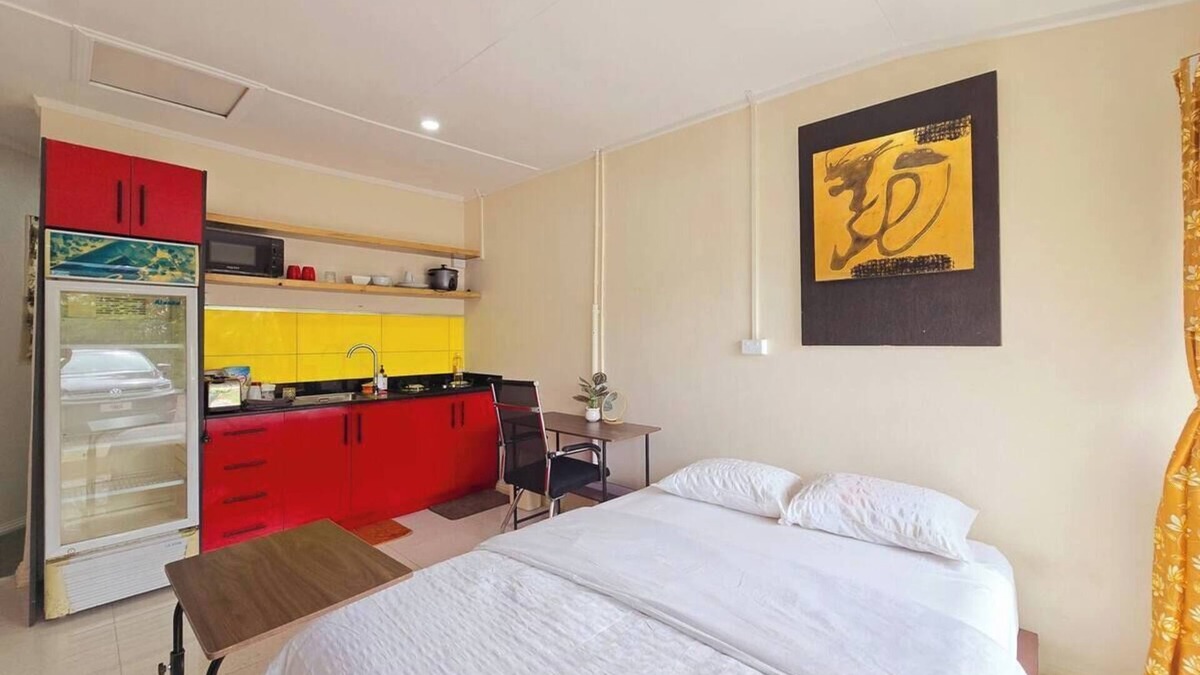 Suva Apartment | Seaside Exotic Studio: Walk to the seawall and Suva City: Free Wifi & Parking