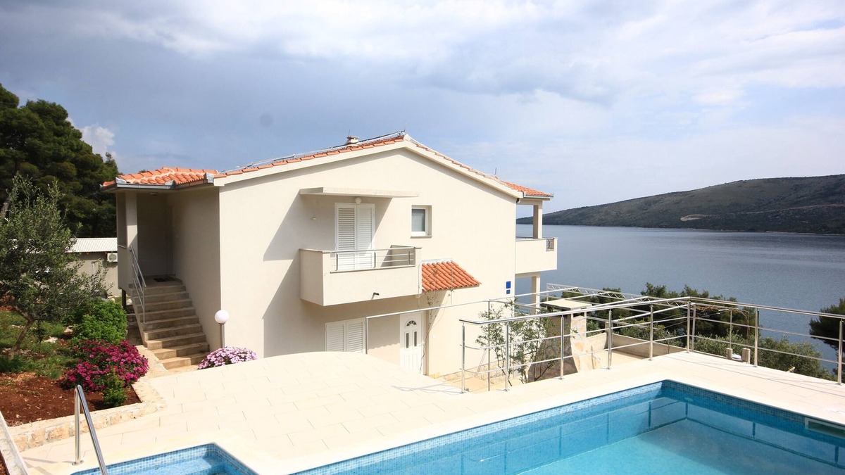 Poljica House | Seaside family friendly house with a swimming pool Poljica, Trogir (K-8661)