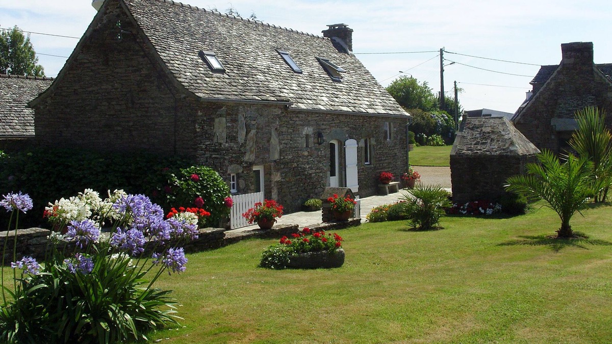 Locquirec Cottage | Seaside farmhouse