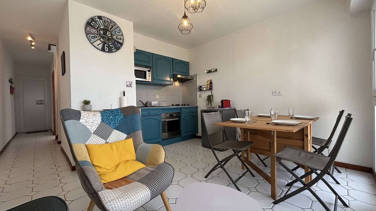 Saint-Trojan-les-Bains Apartment | Seaside Apartment with Ocean View, Forest Proximity, and Wifi for 4 in Saint-Trojan-les-Bains