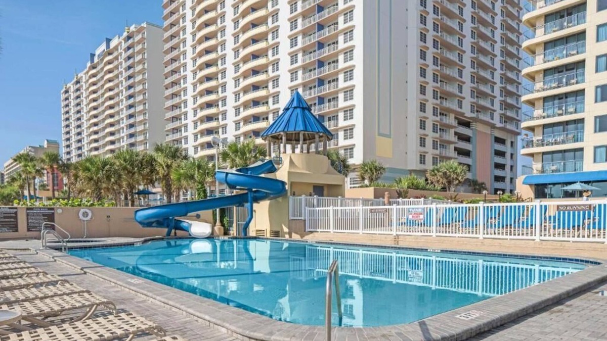 Daytona Beach Hotel | Seaside Fun! Balcony King Suite + Pool, Fitness, Arcade & Boardwalk!