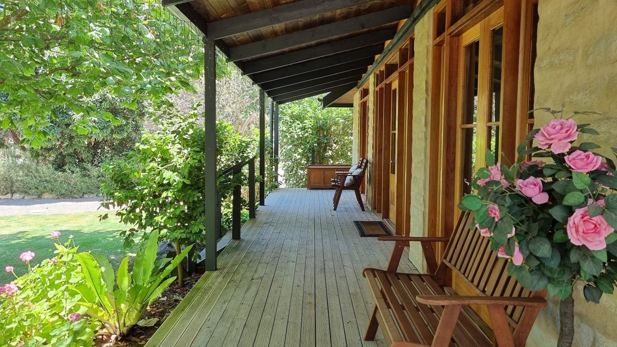 Brownlow Ki House | Seaside Garden Cottages: The Cottage & The Studio up to 5 Bedrooms, 3 Bathrooms