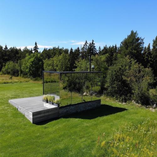 Laane-Harju Parish House | Seaside getaway in Ööd mirror house with sauna