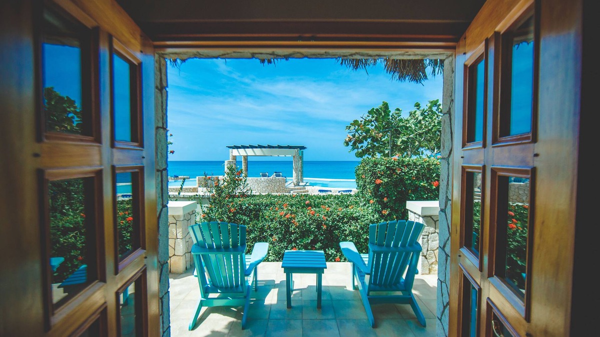 Negril Hotel | Seaside Handcrafted Stone Cottage in Negril