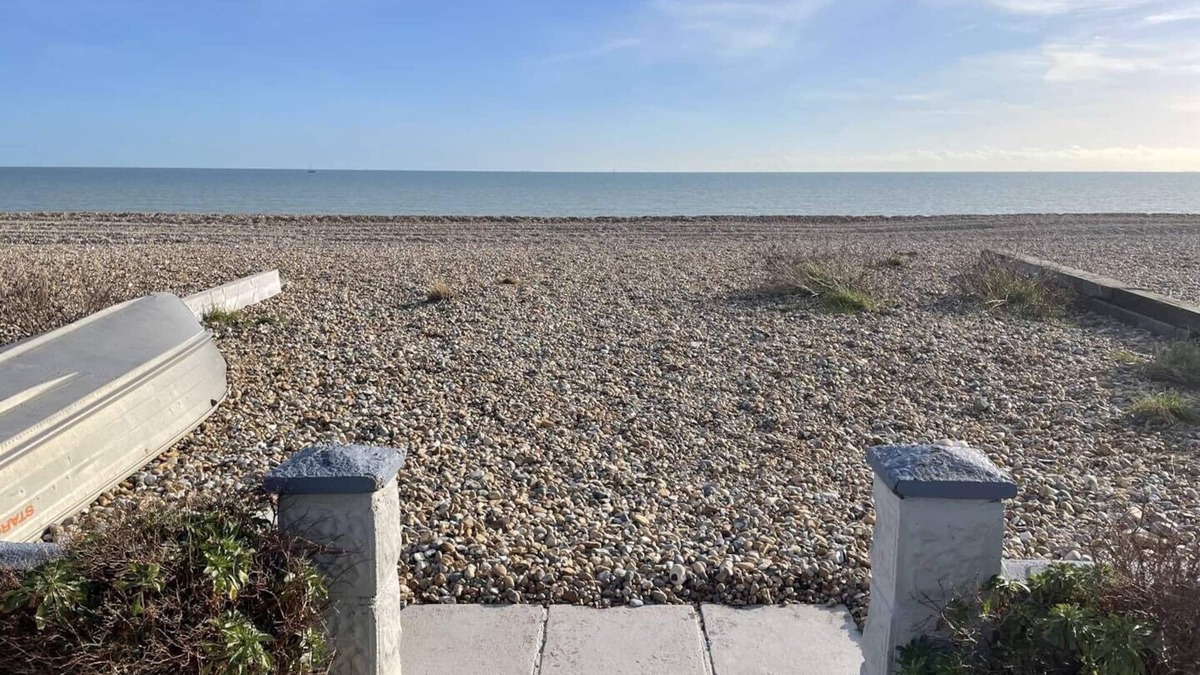 Pevensey House | Seaside Haven with Spectacular Views Ideal for Families.