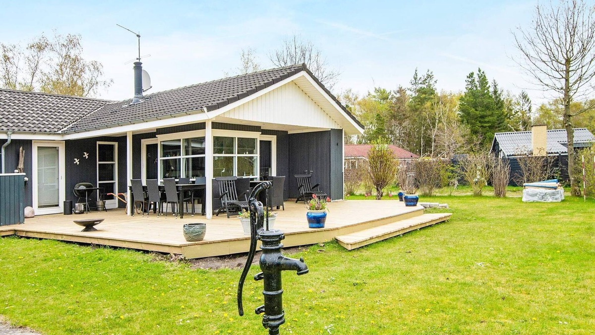 Fjellerup House | Seaside Haven with Swing - By Traum Ferienwohnungen