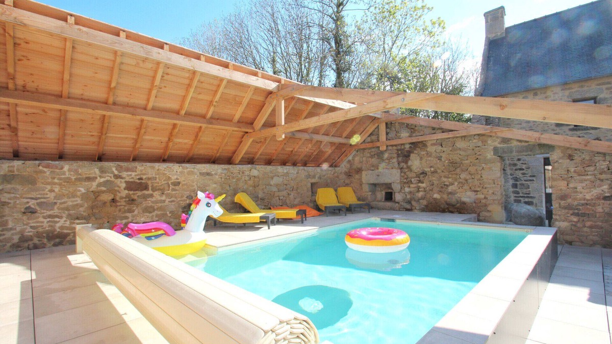 Kerlouet Villa | Seaside heated pool villa for 8 people.