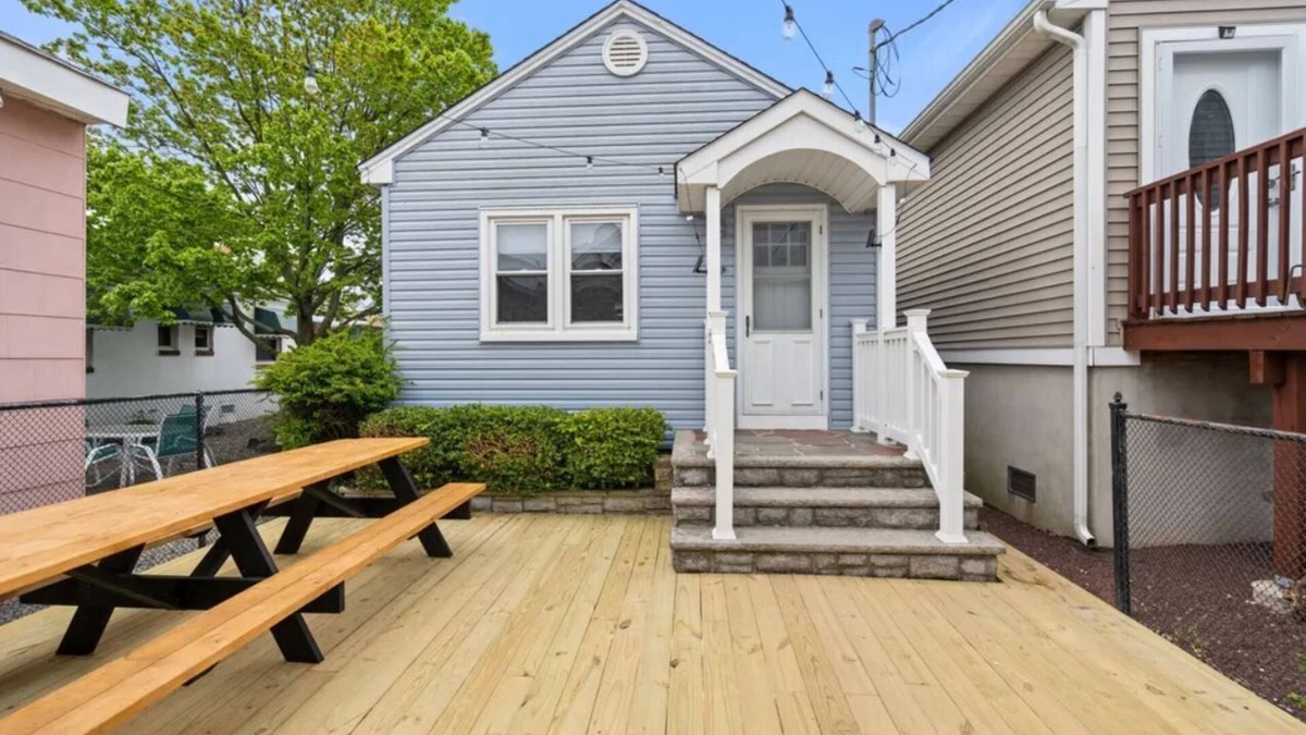 Seaside Heights House | SEASIDE HEIGHTS COTTAGE- BACK UNIT, 2 BEDROOMS, 1 BATH, SLEEPS 6