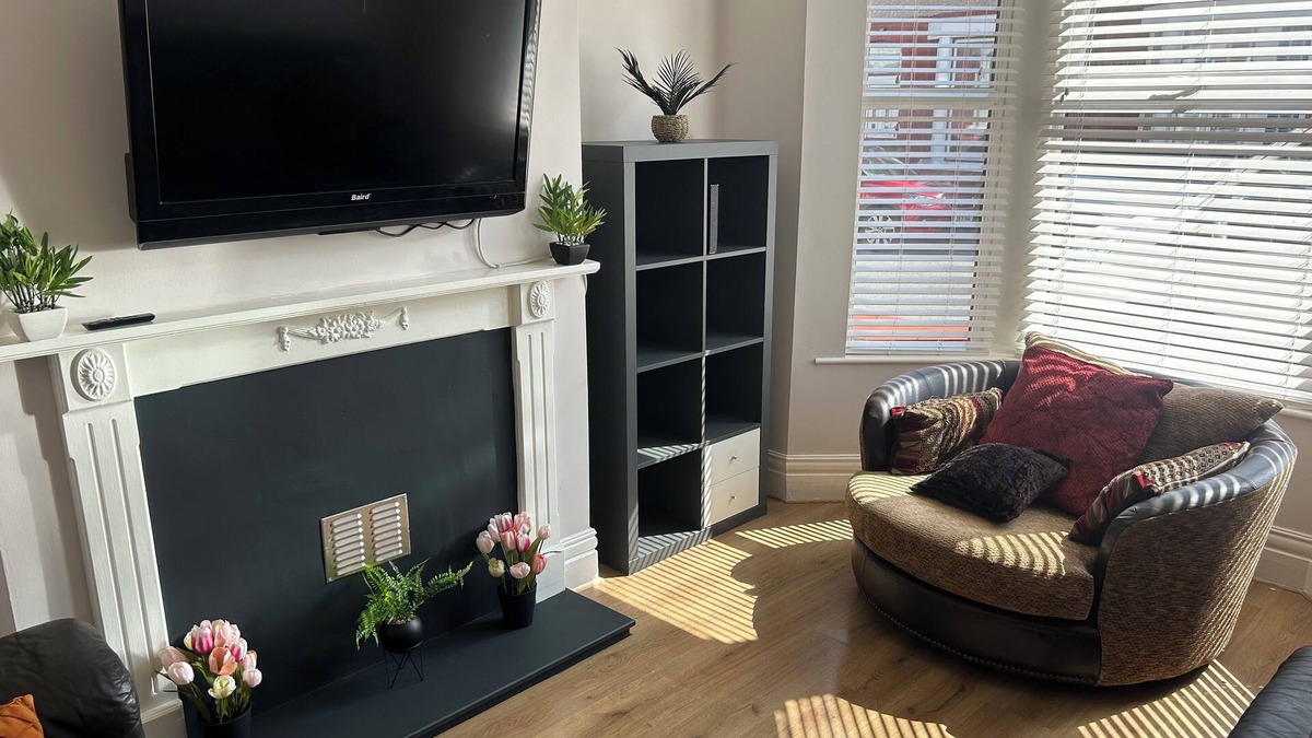 New Brighton House | Seaside home 6 Bed sleeps 10