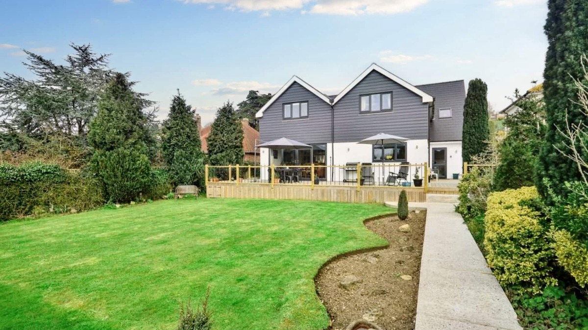 Hythe House | Seaside House, Hythe Luxury 6 bedroom (4 ensuite)