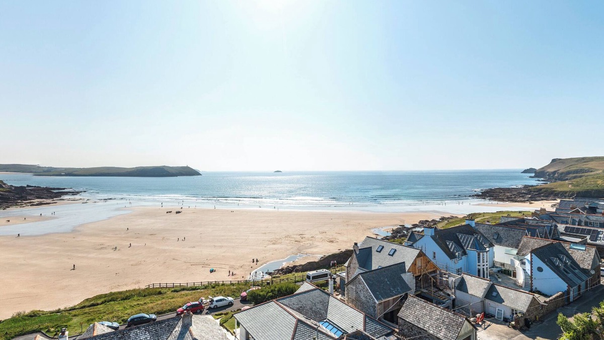 Treator House | Seaside House. Large living area opens onto elevated lawn. 2 mins walk to beach