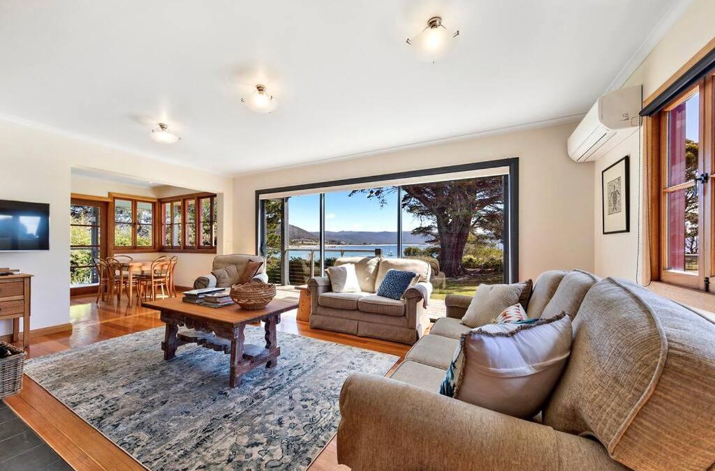 Bicheno House | Seaside House - On Waubs Bay!