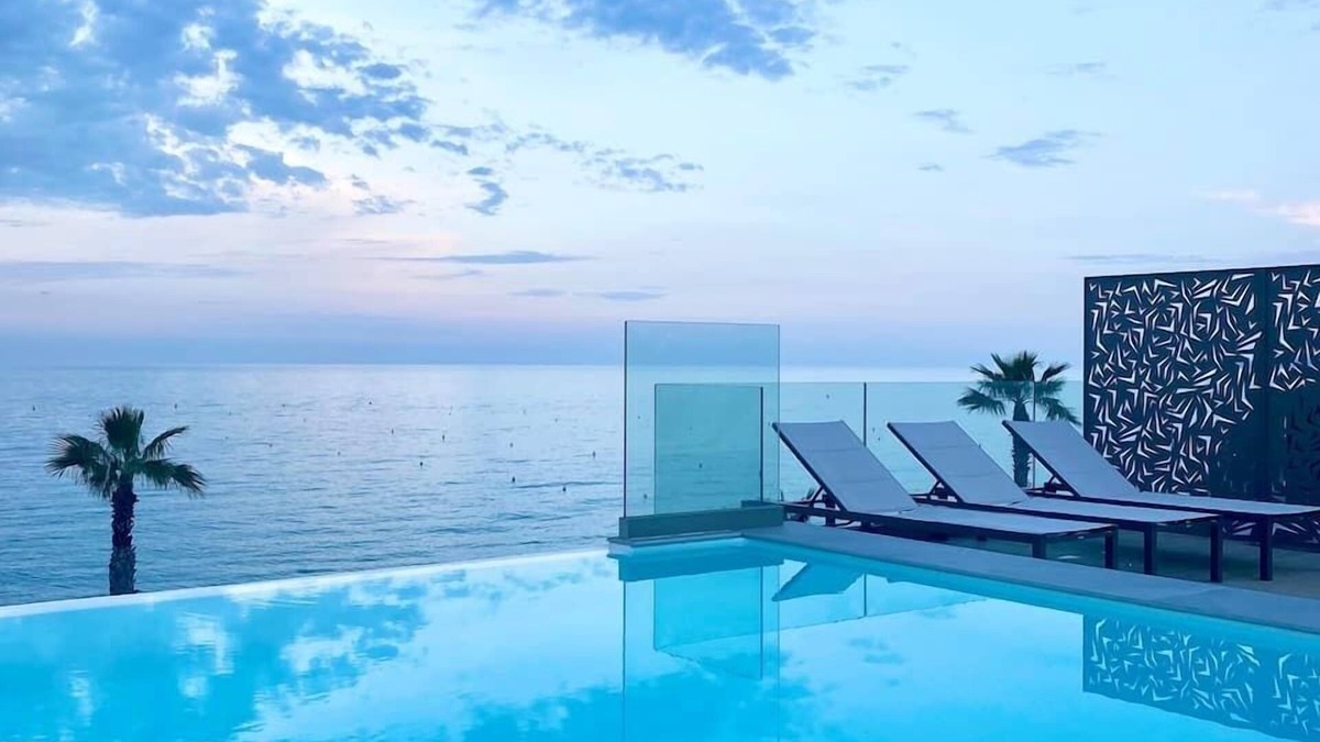 Villeneuve Loubet Beach Apartment | Seaside Loft with Private Rooftop 5* Listed