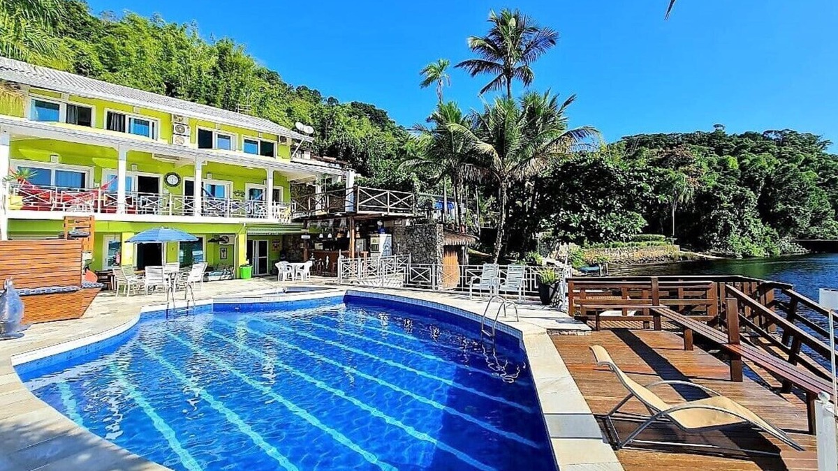 Barra do Una Villa | Seaside Mansion - Movie Theater! Leisure, Fun. Sophistication! COMMANDER'S HOUSE