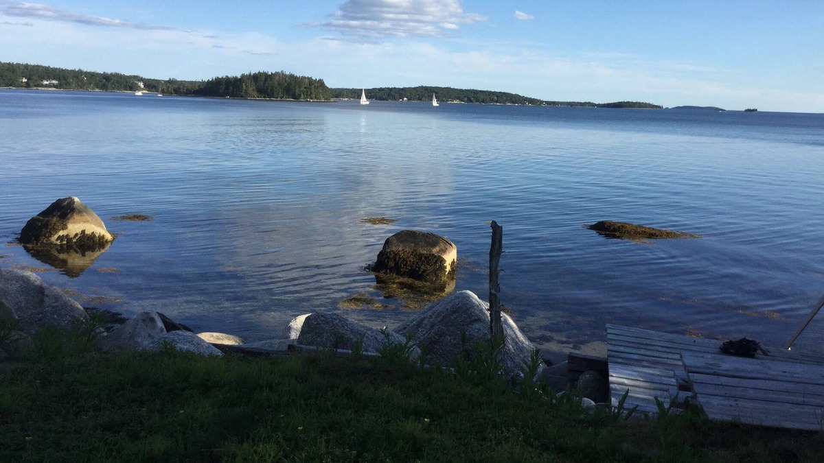 Boutiliers Point Cottage | Seaside retreat 30 minutes from downtown Halifax
