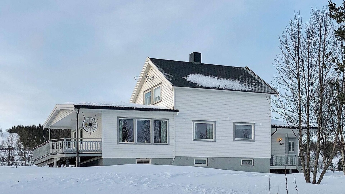 Lyngen House | Seaside Retreat in Lyngen-By Traum