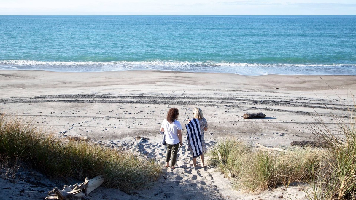 Pukehina House | Seaside Sanctuary - Wedding spot on the beach