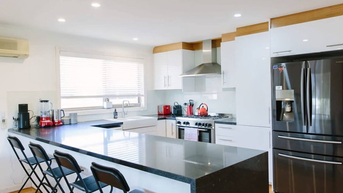 Clifton Springs House | Seaside Serenity Charming House with Ocean Views