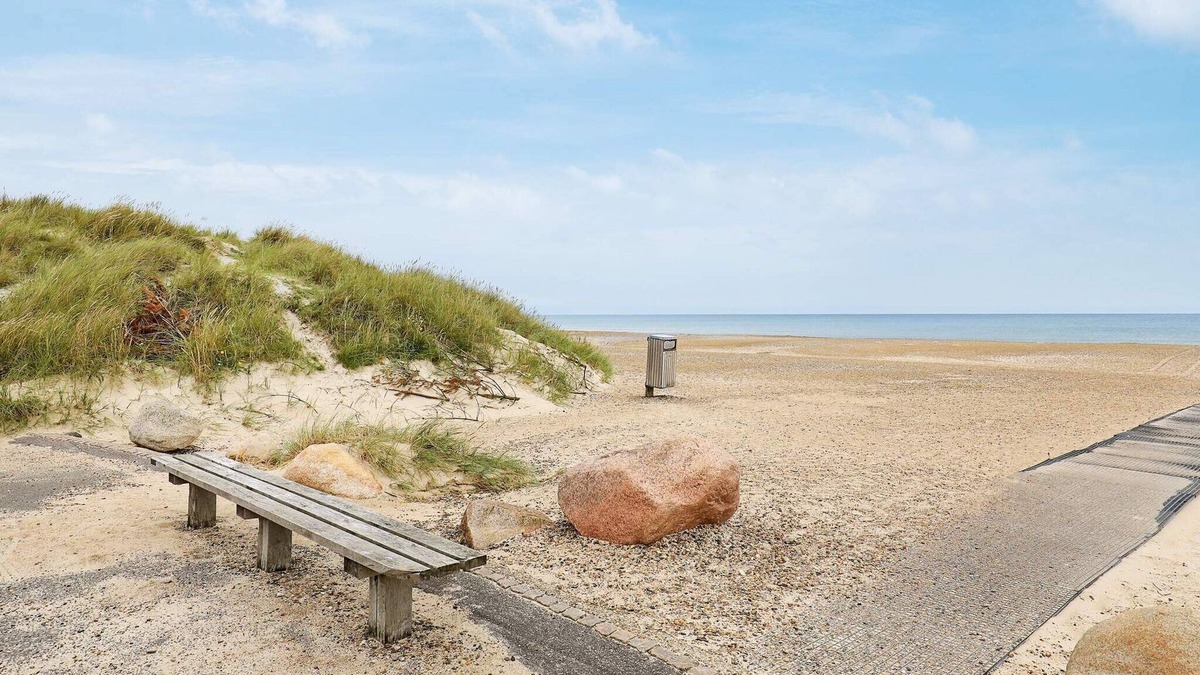 Brovst Apartment | Seaside Serenity in TAYsinge-By Traum