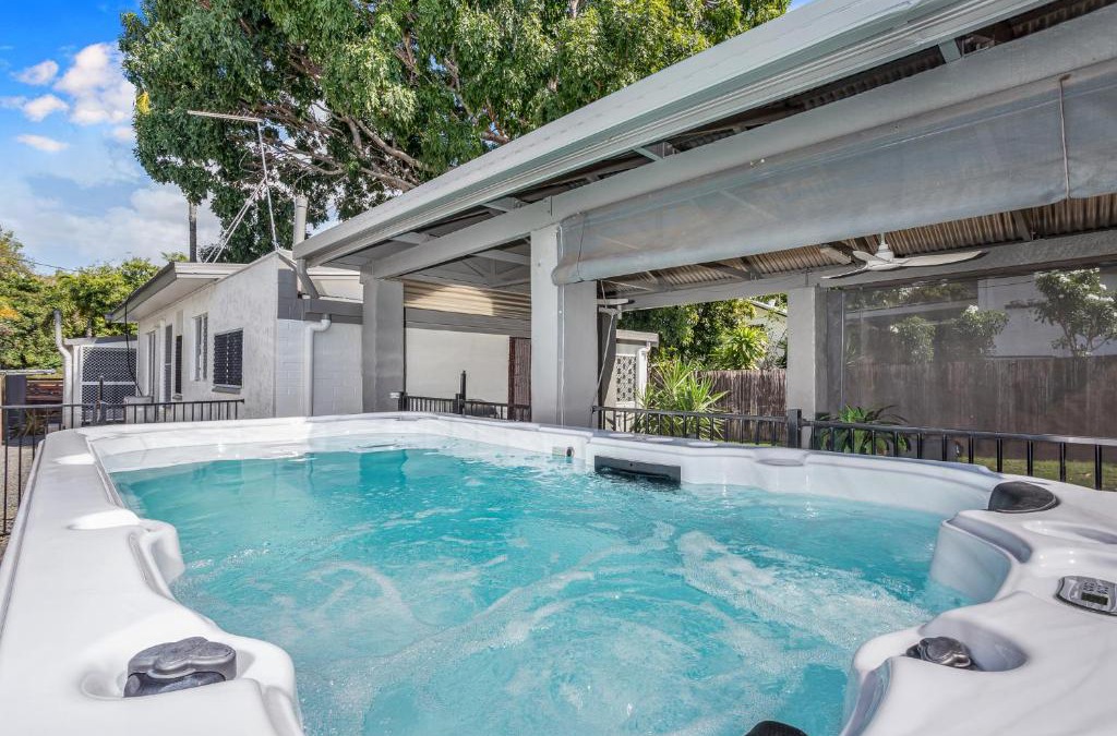 Machans Beach House | Seaside Serenity Modern Cottage with Spa