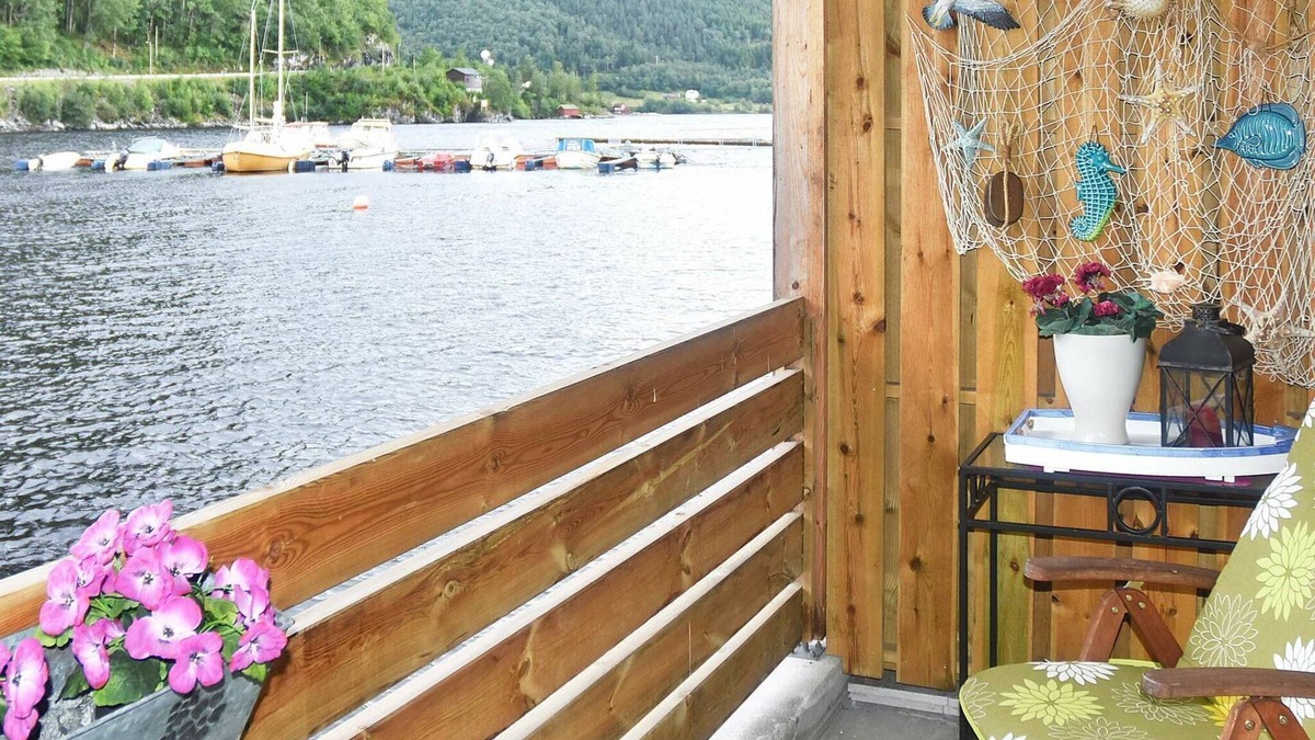 Leirvik House | Seaside Serenity in Leirvik-By Traum