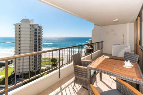 Main Beach Apartment | Seaside Serenity Ocean Views & Pool