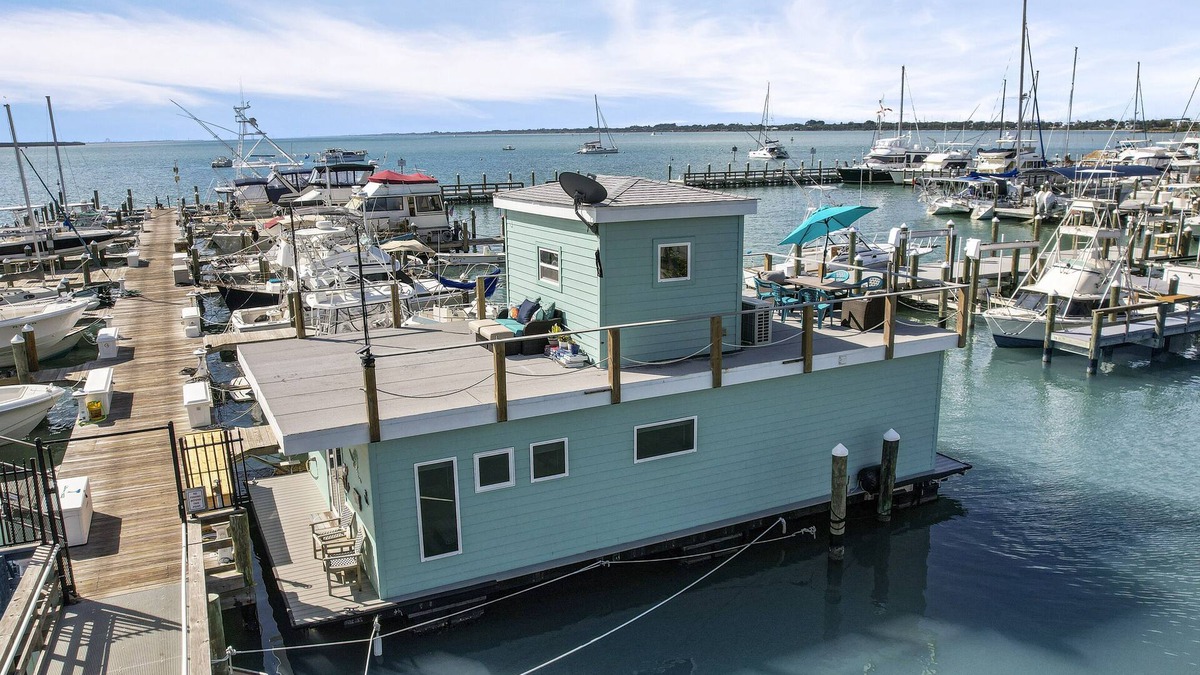 Fort Pierce Boat Rental | Seaside Serenity
