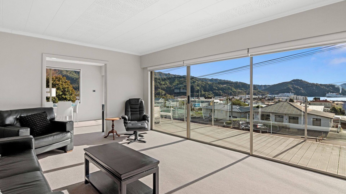 Picton House | Seaside Sounds - Picton Upstairs Unit