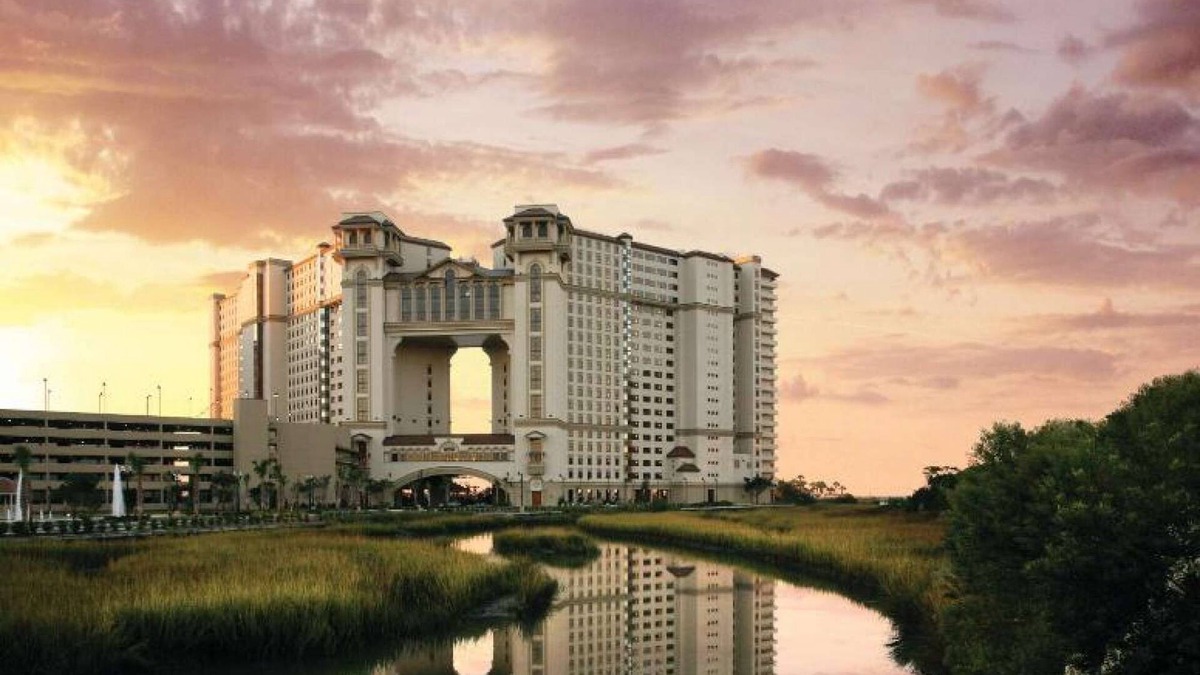 Windy Hill Apartment | Seaside Splendor Awaits at 4BR Oceanfront Condo