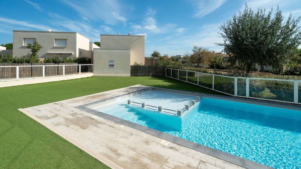 Serignan Apartment | Seaside Stay for Two Guests