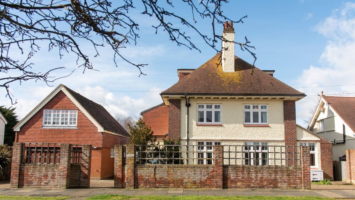 Frinton-on-Sea House | Seaside staycation, 5 mins from seafront, golf, celebrate or just relax !
