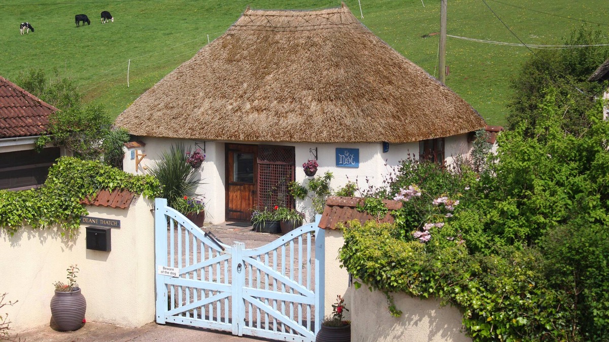 Liverton Cottage | Seaside Thatched Devon Cottage just for two.