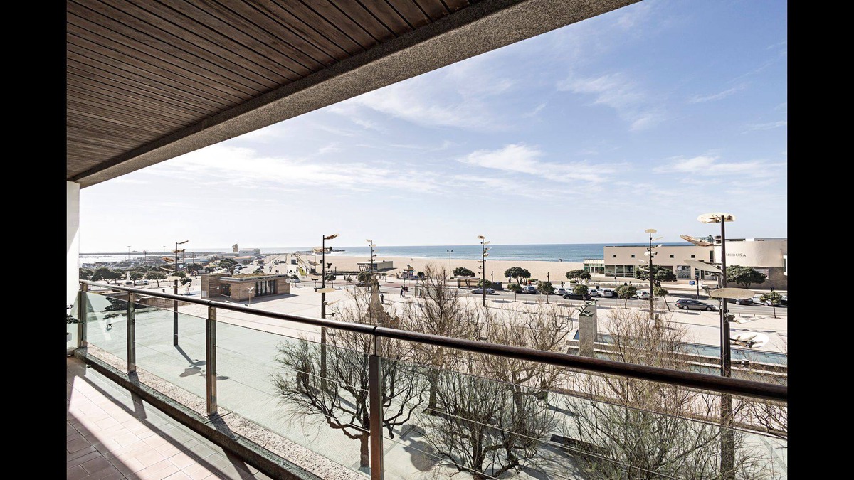Povoa De Varzim Apartment | Seaside View 2BR in Póvoa by LovelyStay