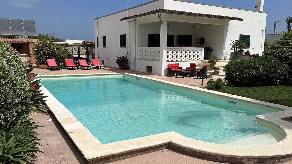 Torchiarolo Villa | Seaside villa, heated swimming pool, free WiFi. A/C